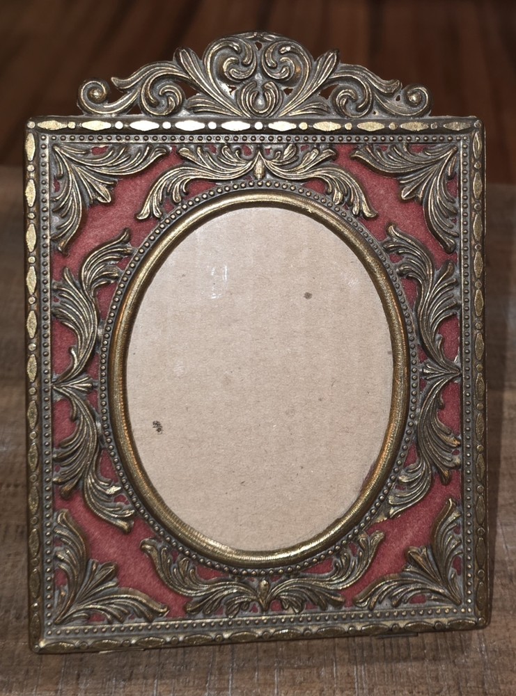 Vintage Brass Picture Tabletop Frame Ornate Red Velvet Cut Out Italy 4x5in