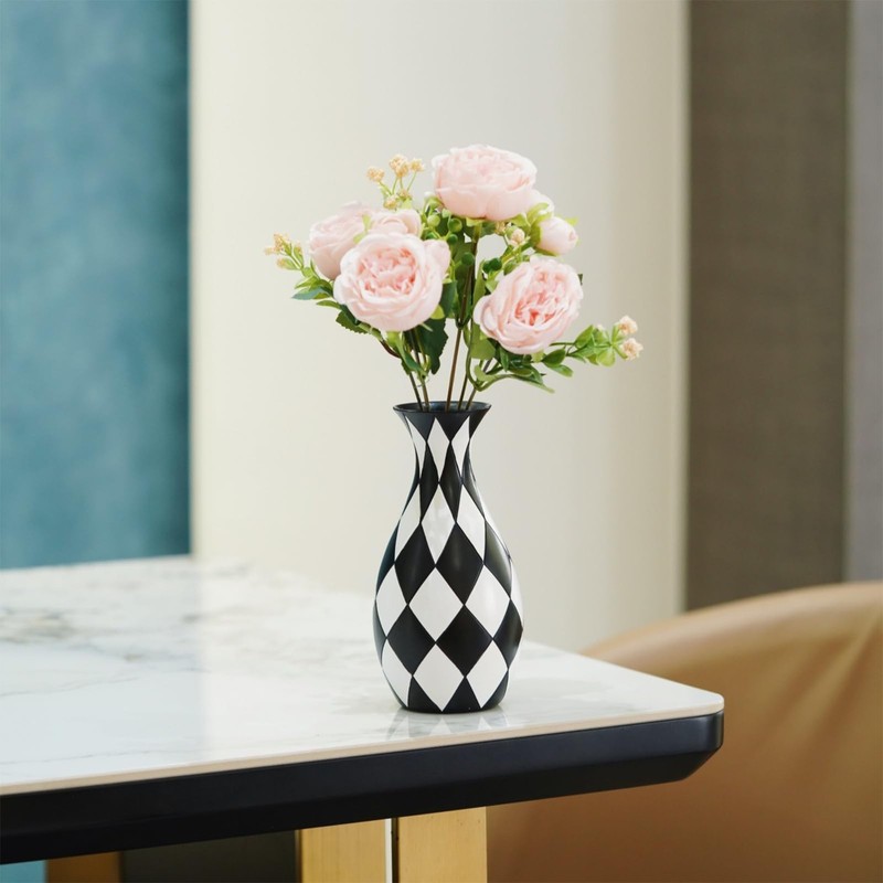Modern Black and White Checkered Flower Vase - Stylish Decorative Vase | Table gallery
