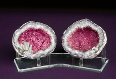 *#Paired 4-1/2″ Six (6) Peg Display Stand For Split Geode Pairs, Rocks, Minerals