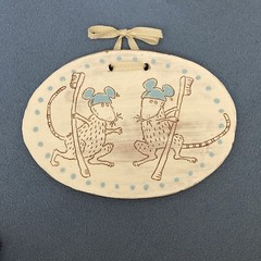 Oval Shaped Plaque of Two Mice Holding Toothbrushes – Fun Child’s Decor